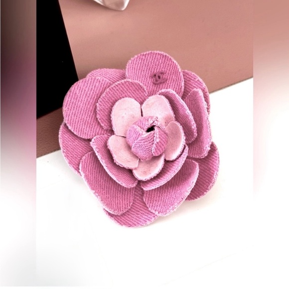 💝 Chanel Pink Denim Camellia Flower Brooch- 💝CA Gift - Picture 2 of 4